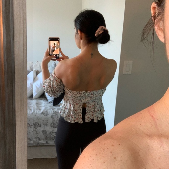 Bebe off the shoulder tops- 0- NWT - Picture 4 of 4